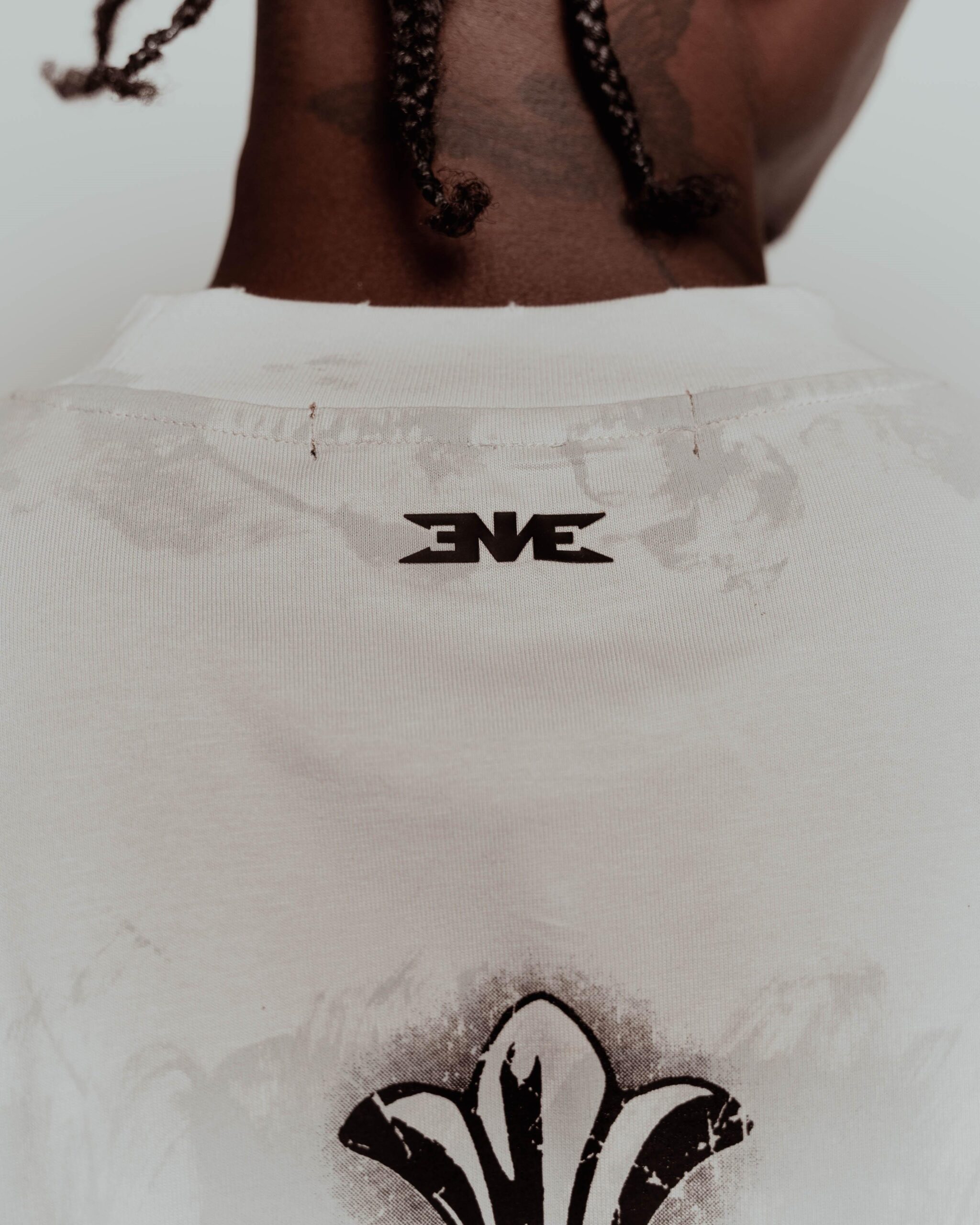 Emblem Neck T-Shirt - Imagen 8